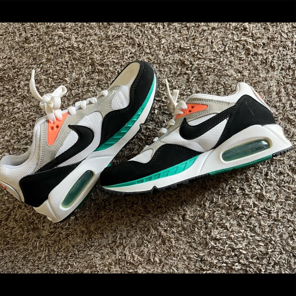 Nike Air Max - Picture 2 of 6